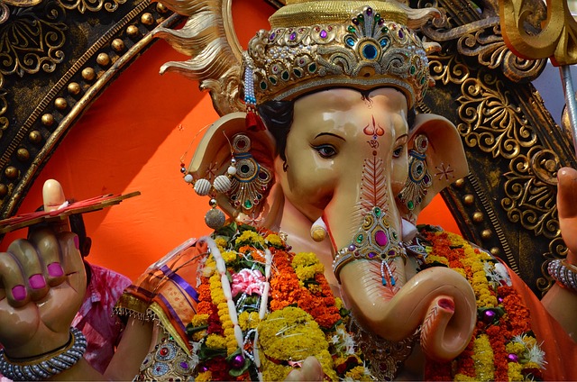 Ganesha festlicht geschmückt zum Chaturthi
