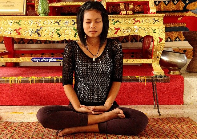 Gegenwärtigkeit - Frau in Meditation