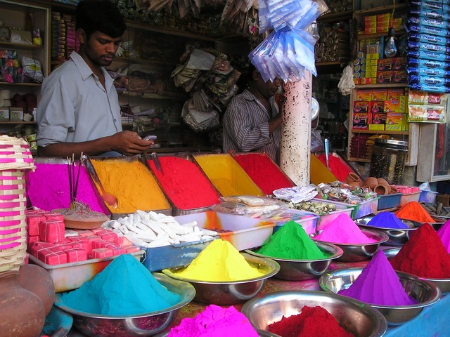 Farben auf einem Markt in Indien