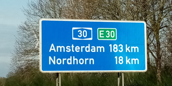 A30 Schild nach Amsterdam und Nordhorn