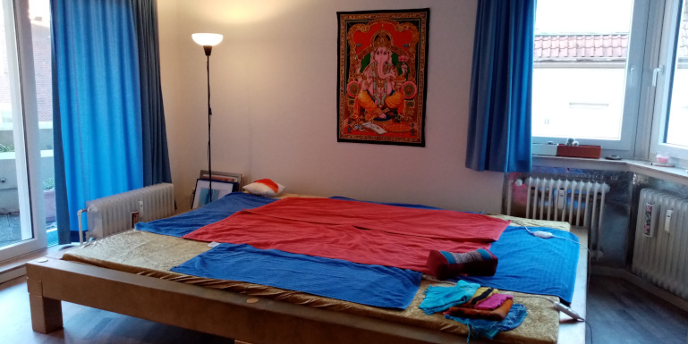 Massage-Studio mit Maxi-Bett 2,80 m mal 2,20 m